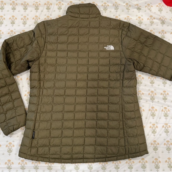 North Face Thermoball Jacket Size Medium, Olive Green - Picture 4 of 9
